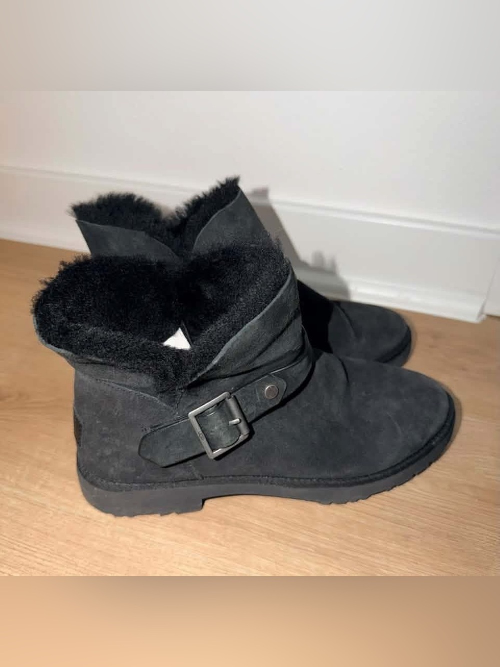 Ugg Romely Short Buckle Boot - Picture 2 of 5